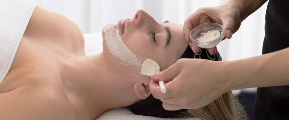 Professional Enzyme Peeling Treatments for Glowing Skin